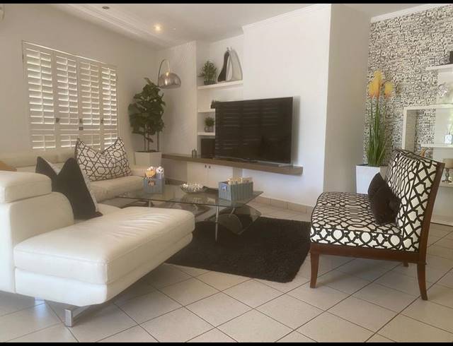 2 BEDROOM PROPERTY TO RENT IN SANDHURST